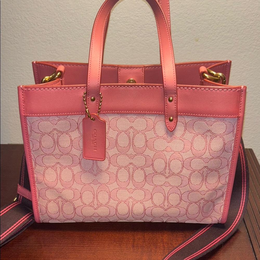 Coach Field Tote 30 In Signature Jacquard in Taffy Taffy - Picture 3 of 10